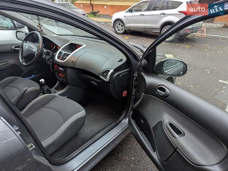 Хетчбек Peugeot 206+ 2010 в Рівному