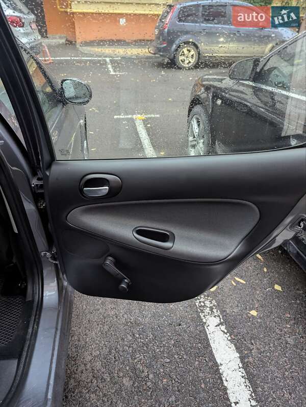 Хетчбек Peugeot 206+ 2010 в Рівному