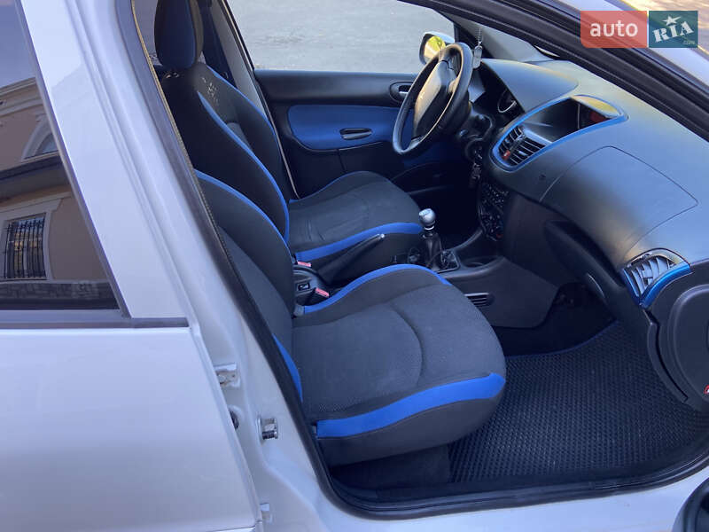 Хетчбек Peugeot 206+ 2010 в Львові