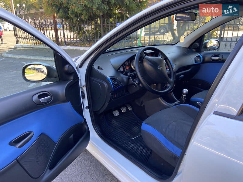 Хетчбек Peugeot 206+ 2010 в Львові