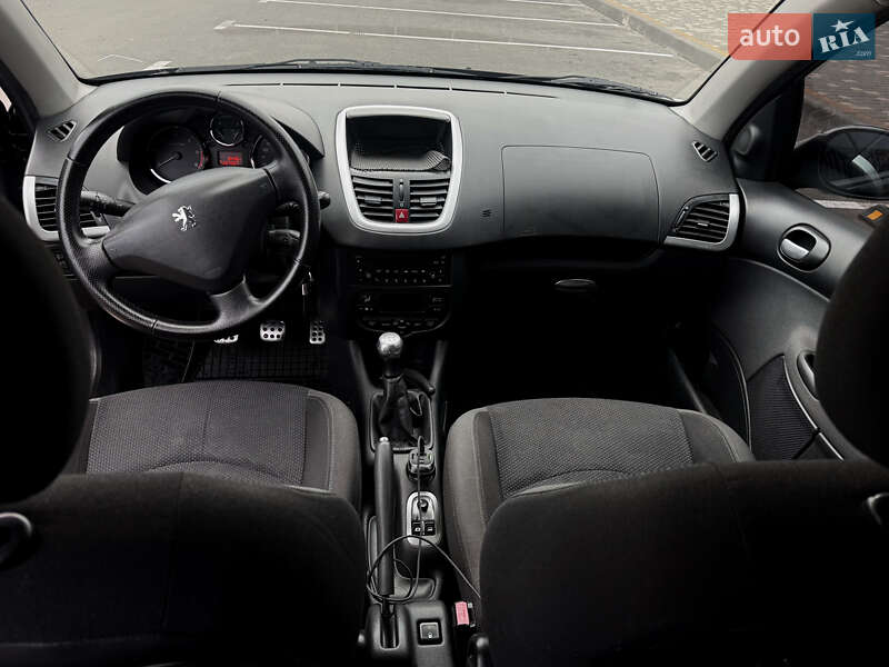 Хетчбек Peugeot 206+ 2009 в Подільську