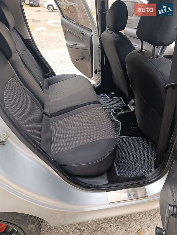 Хэтчбек Peugeot 206 plus 2010 в Запорожье фото 9 Хэтчбек Peugeot 206 plus 2010 в Запорожье