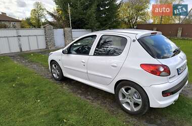 Хетчбек Peugeot 206+ 2010 в Дубні