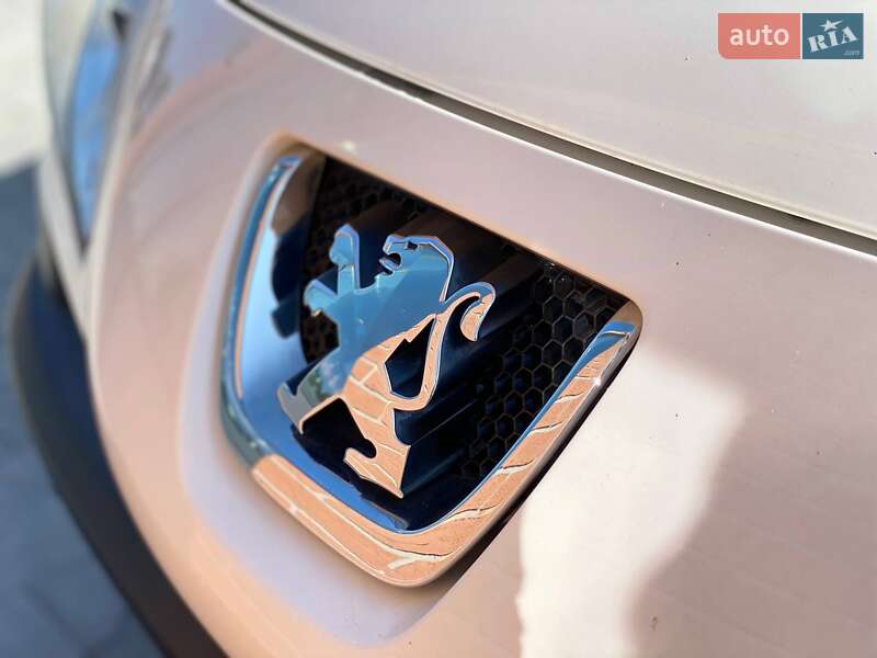 Хэтчбек Peugeot 206 plus 2009 в Киеве