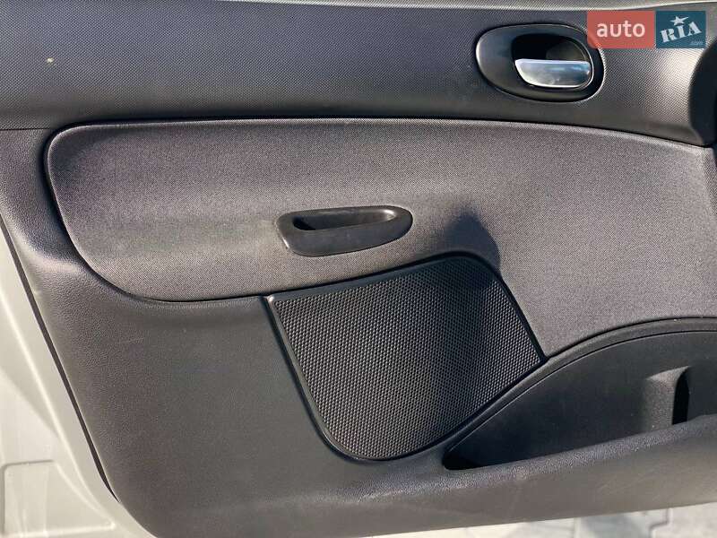 Хэтчбек Peugeot 206 plus 2009 в Киеве