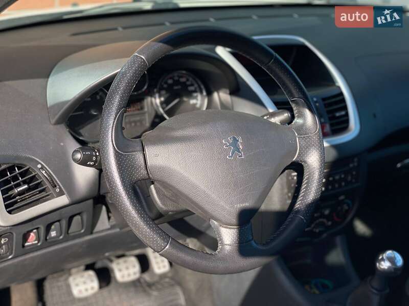 Хэтчбек Peugeot 206 plus 2009 в Киеве