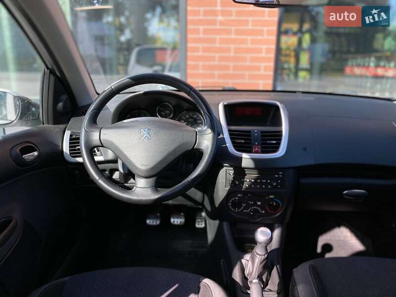 Хэтчбек Peugeot 206 plus 2009 в Киеве