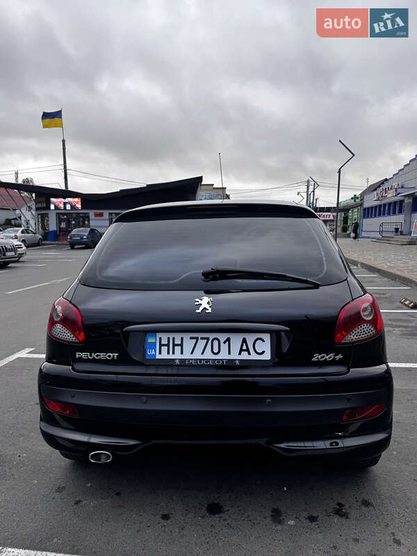Хэтчбек Peugeot 206 plus 2009 в Подольске