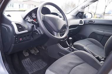 Хэтчбек Peugeot 206 2010 в Луцке