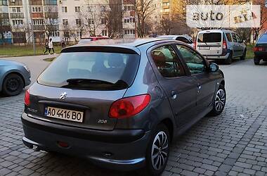 Хэтчбек Peugeot 206 2006 в Ужгороде