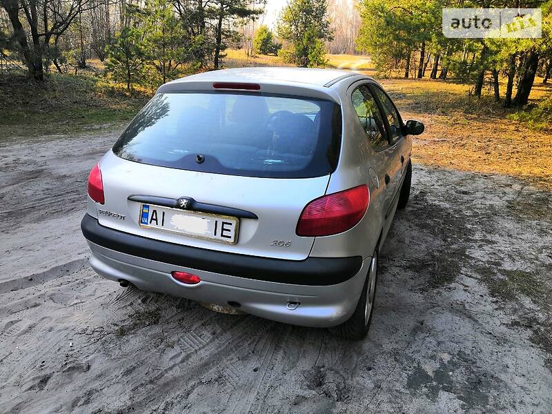 Хетчбек Peugeot 206 2000 в Києві