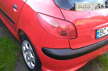 Хэтчбек Peugeot 206 2005 в Городке