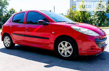 Хэтчбек Peugeot 206 2010 в Днепре