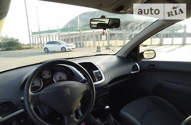 Хэтчбек Peugeot 206 2010 в Львове