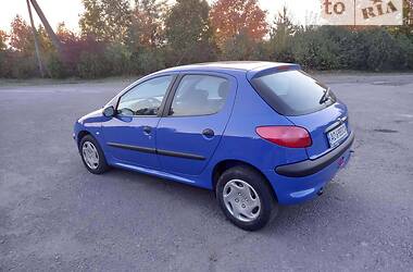 Хэтчбек Peugeot 206 2000 в Ужгороде