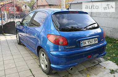 Хэтчбек Peugeot 206 2008 в Ровно