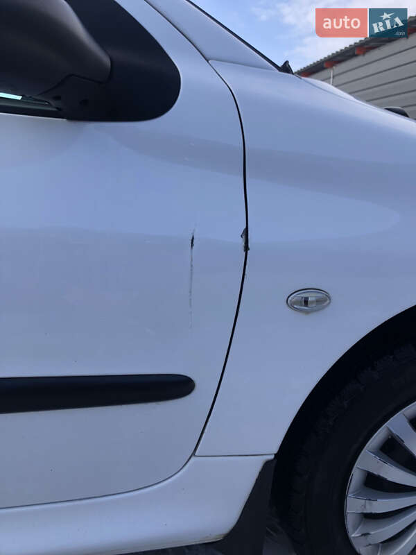 Хэтчбек Peugeot 206 2006 в Ирпене