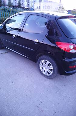 Хетчбек Peugeot 206 2011 в Чернівцях