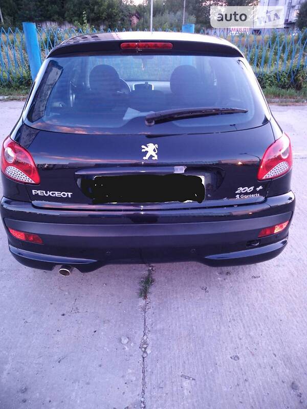 Хетчбек Peugeot 206 2011 в Чернівцях