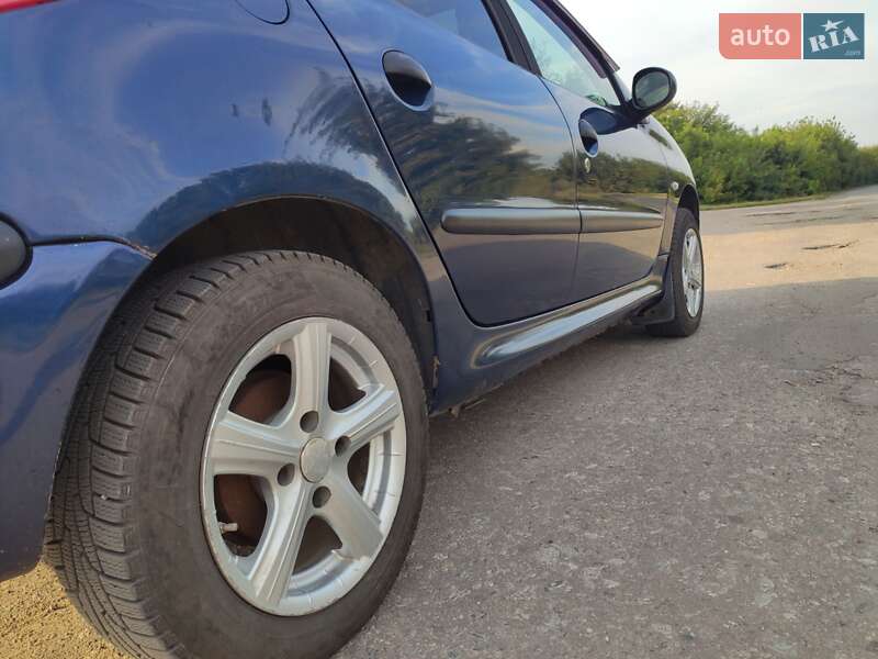 Хетчбек Peugeot 206 2007 в Краснограді