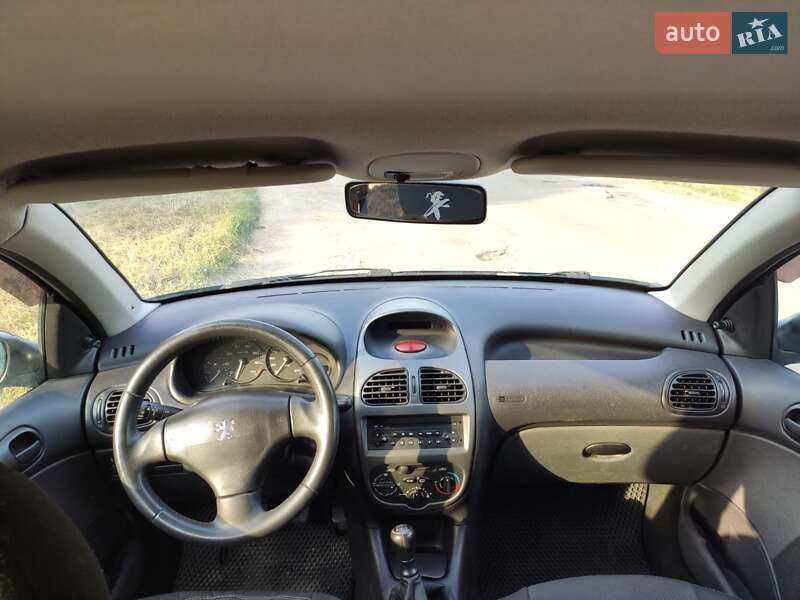 Хетчбек Peugeot 206 2007 в Краснограді