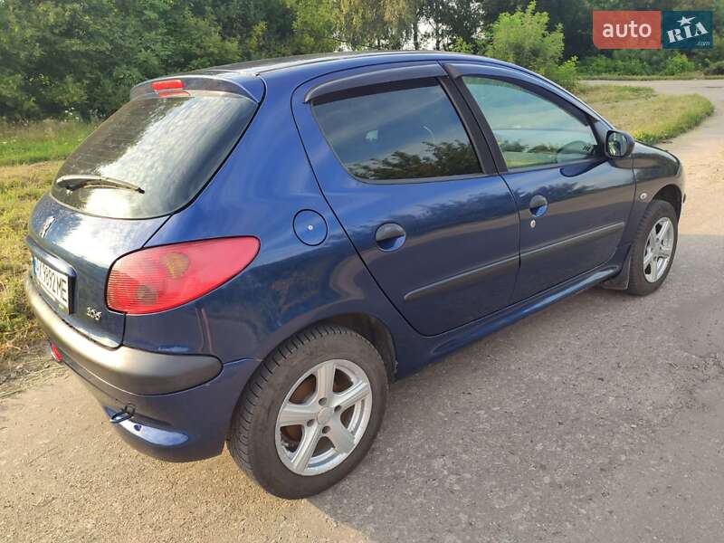 Хетчбек Peugeot 206 2007 в Краснограді