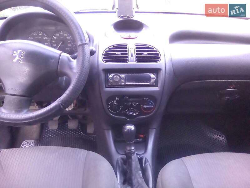 Хэтчбек Peugeot 206 2005 в Благовещенском фото 3 Хэтчбек Peugeot 206 2005 в Благовещенском