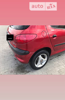 Хэтчбек Peugeot 206 2002 в Городенке