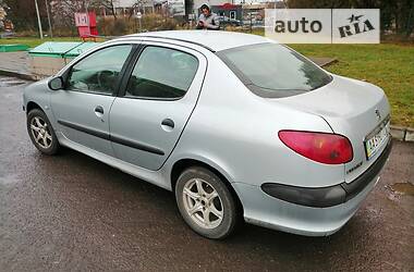 Седан Peugeot 206 2010 в 