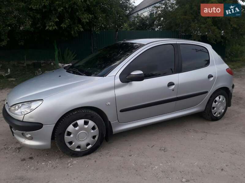Хэтчбек Peugeot 206 2008 в Погребище