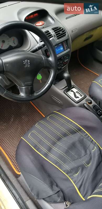 Хетчбек Peugeot 206 2002 в Івано-Франківську