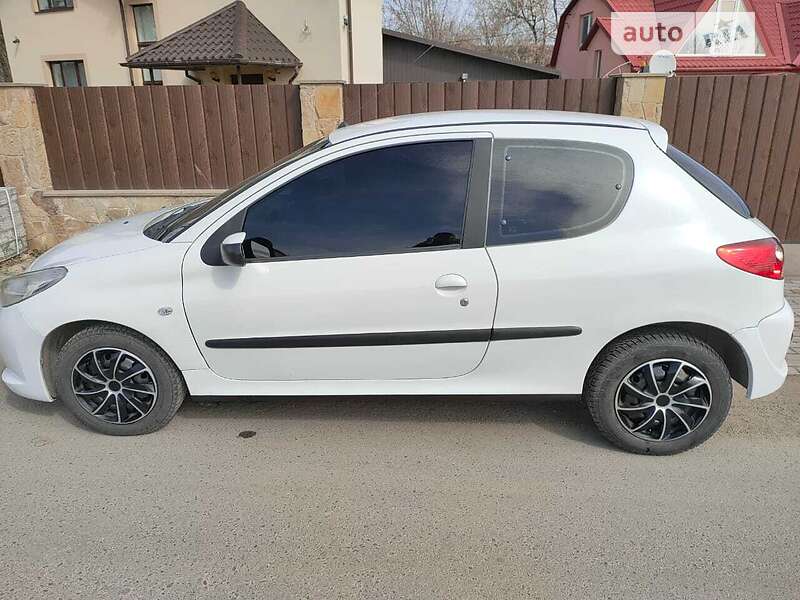 Хетчбек Peugeot 206 2009 в Тернополі