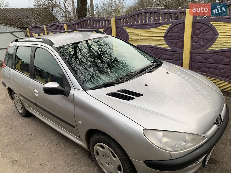 Хэтчбек Peugeot 206 2002 в Ровно