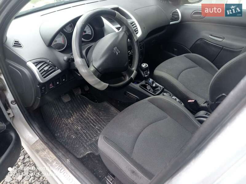 Хетчбек Peugeot 206 2009 в Цумані