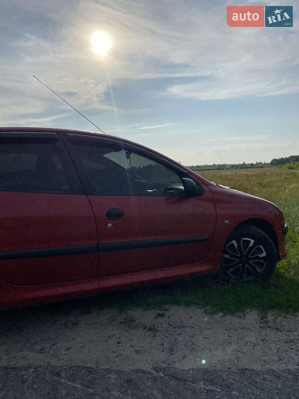 Седан Peugeot 206 2008 в Остер