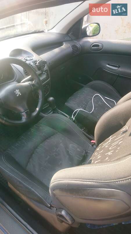 Хетчбек Peugeot 206 2000 в Івано-Франківську