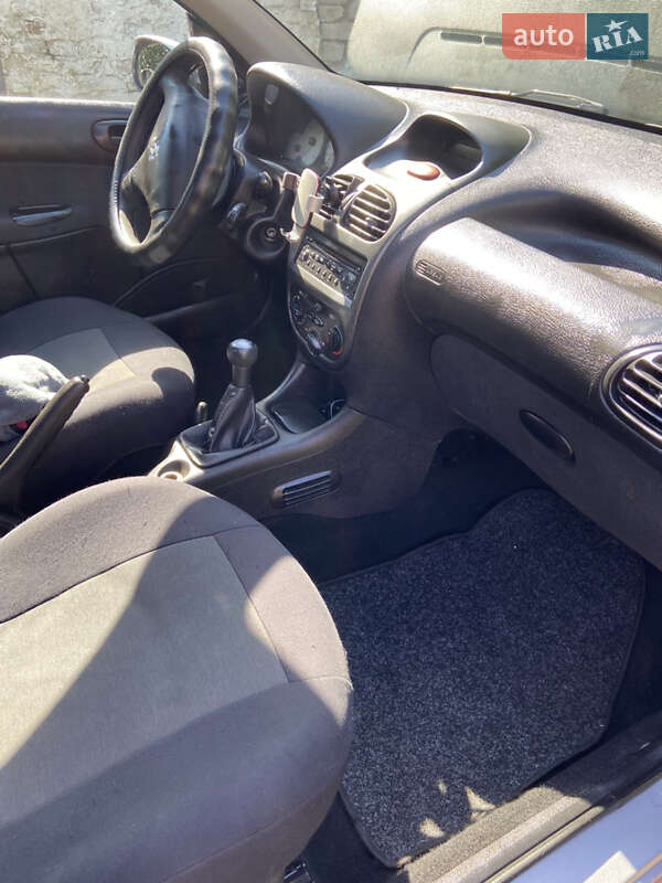 Хэтчбек Peugeot 206 2002 в Попельне
