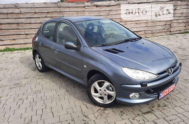 Хэтчбек Peugeot 206 2005 в Бродах