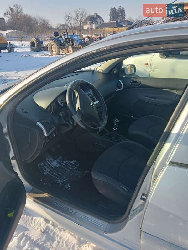 Хетчбек Peugeot 206 2009 в Цумані