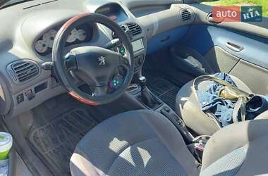 Хэтчбек Peugeot 206 2002 в 