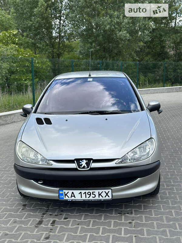Хэтчбек Peugeot 206 2004 в Киеве
