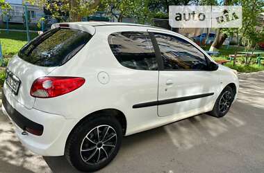 Хэтчбек Peugeot 206 2009 в Волочиске