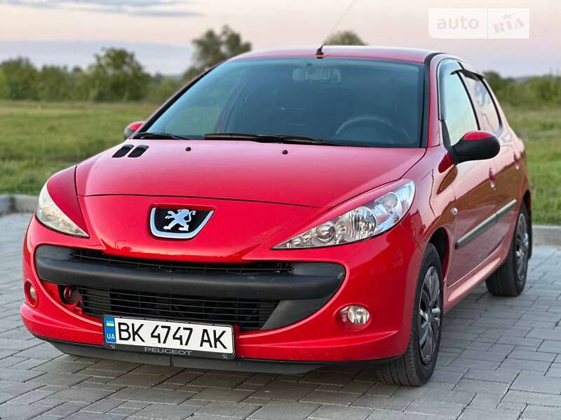 Хэтчбек Peugeot 206 2011 в Ровно