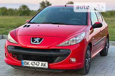 Хэтчбек Peugeot 206 2011 в Ровно