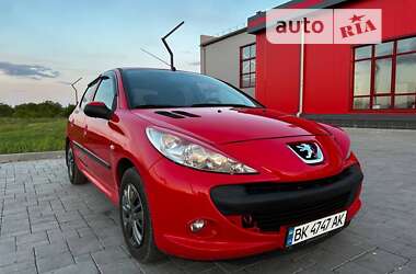 Хэтчбек Peugeot 206 2011 в Ровно