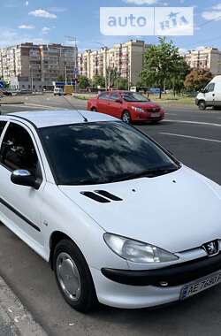 Хетчбек Peugeot 206 2003 в Києві