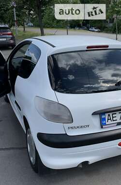 Хэтчбек Peugeot 206 2003 в Киеве