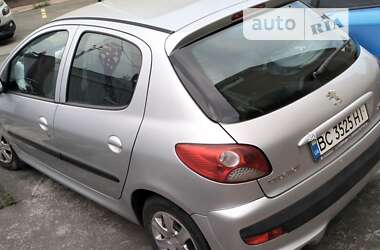 Хетчбек Peugeot 206 2011 в Святопетрівське