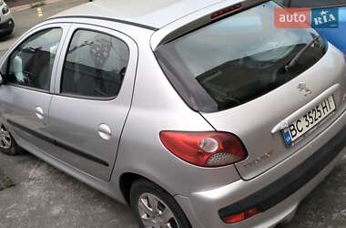 Хэтчбек Peugeot 206 2011 в 