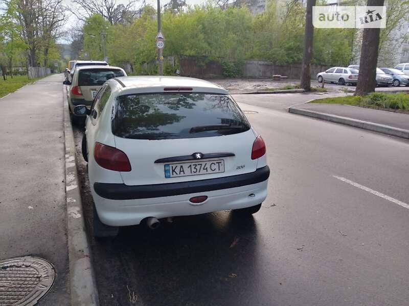 Хэтчбек Peugeot 206 2003 в Киеве